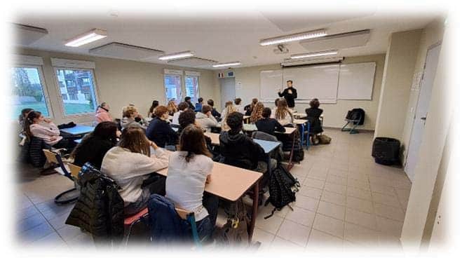 Le Cercle des Poetes parus a Nicolas Barre